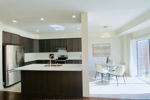 23 Foxberry Rd, East Gwillimbury, ON L0G 1V0