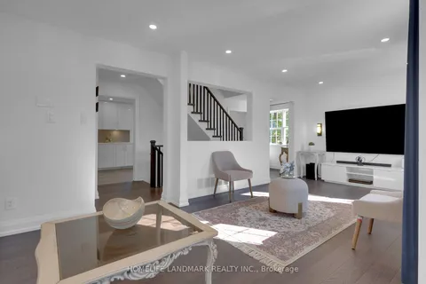 7 Hawtin Lane, Aurora, ON L4G 7L4