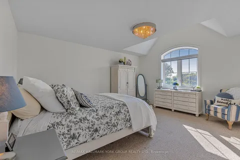 87 Manor Hampton St, East Gwillimbury, ON L9N 0P9