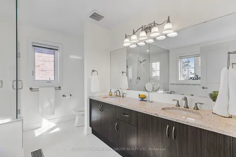 87 Manor Hampton St, East Gwillimbury, ON L9N 0P9