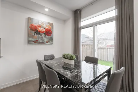 126 Maguire Rd, Newmarket, ON L3X 0M1