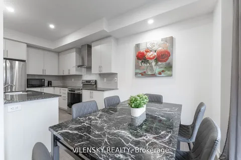 126 Maguire Rd, Newmarket, ON L3X 0M1