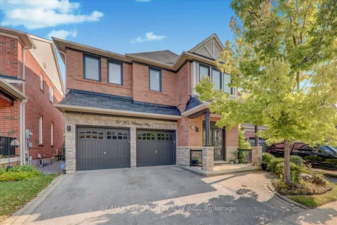 31 Ken Biship Way, Newmarket, ON L3X 3J5