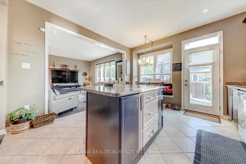 31 Ken Biship Way, Newmarket, ON L3X 3J5