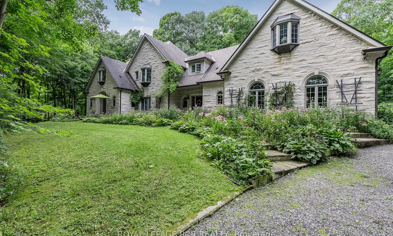 11 Hidden Forest Dr, Whitchurch-Stouffville, ON L4A 1Z5