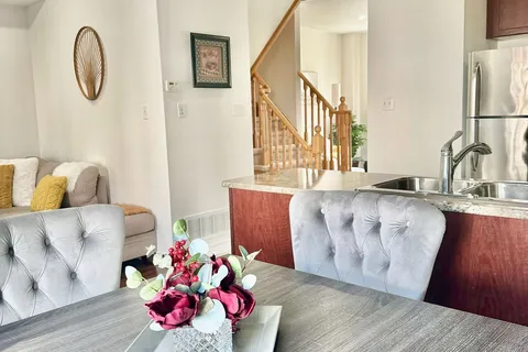 42 Paulgrave Ave, Georgina, ON L4P 0B7