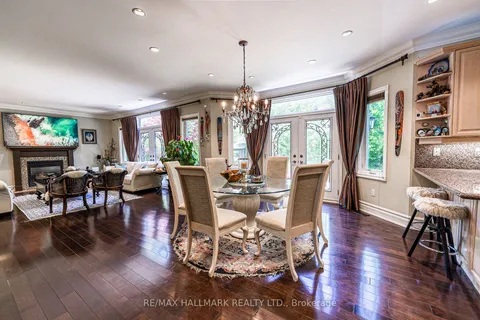 3 Marbrook St, Richmond Hill, ON L4C 0L1