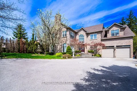 384 Kennedy St, Aurora, ON L4G 5M6