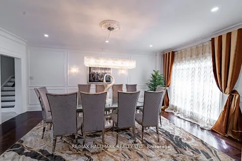 384 Kennedy St, Aurora, ON L4G 5M6