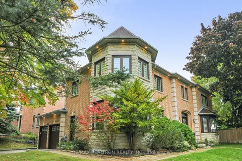 898 Stonehaven Ave, Newmarket, ON L3X 1K7