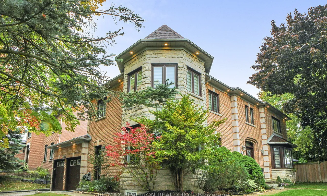 898 Stonehaven Ave, Newmarket, ON L3X 1K7