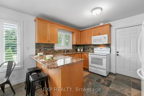 8 Griffith Ave, Georgina, ON L0E 1N0