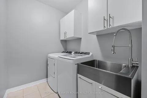 231 Greenwood Dr, Essa, ON L0M 1B4