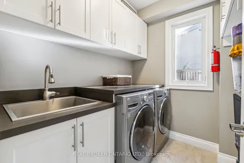 67 Mynden Way, Newmarket, ON L3X 3A9