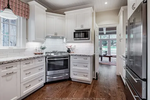 49 Cousins Dr, Aurora, ON L4G 1B5