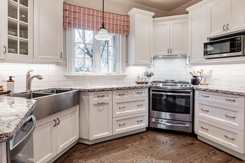 49 Cousins Dr, Aurora, ON L4G 1B5