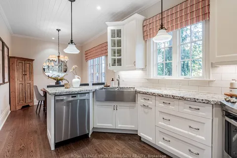 49 Cousins Dr, Aurora, ON L4G 1B5