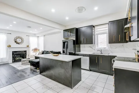 90 FERRAGINE Cres, Bradford West Gwillimbury, ON L3Z 4K2