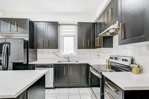 90 FERRAGINE Cres, Bradford West Gwillimbury, ON L3Z 4K2