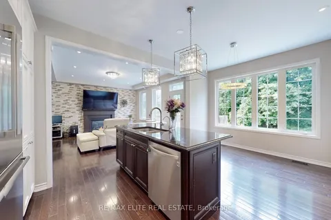 333 Thomas Phillips Dr, Aurora, ON L4G 0T3