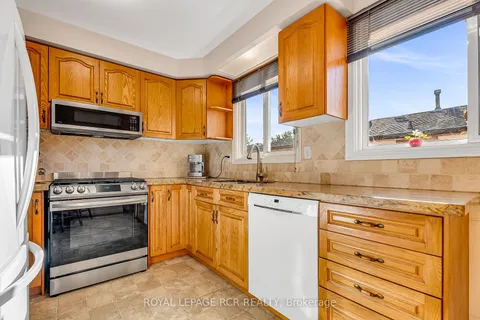 344 London Rd, Newmarket, ON L3Y 6P4