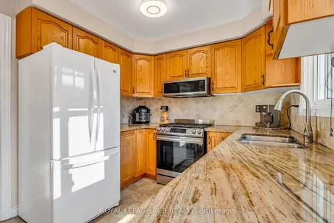 344 London Rd, Newmarket, ON L3Y 6P4