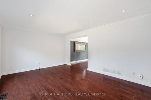 125 Woodward Ave, Markham, ON L3T 1G1