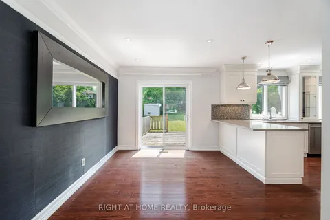 125 Woodward Ave, Markham, ON L3T 1G1