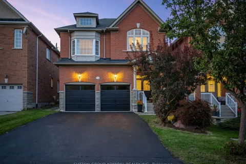 54 Strauss Rd, Vaughan, ON L4J 8Z7