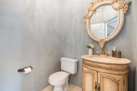 54 Strauss Rd, Vaughan, ON L4J 8Z7