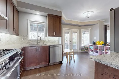 34 Estate Garden Dr, Richmond Hill, ON L4E 3V3