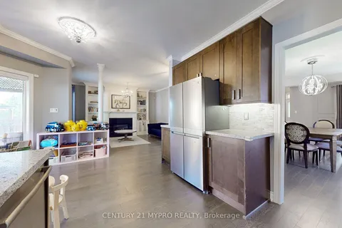 34 Estate Garden Dr, Richmond Hill, ON L4E 3V3