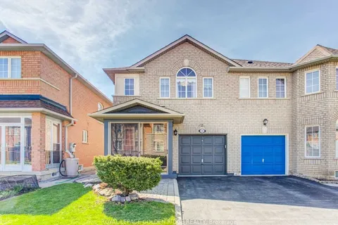 135 Warren Bradley St, Markham, ON L6C 2X5