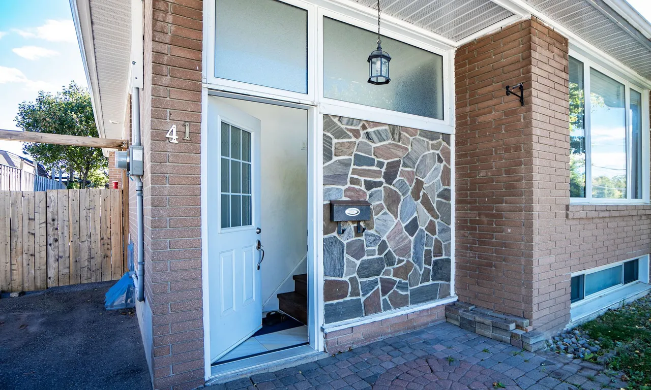 41 Longford Dr, Newmarket, ON L3Y 2Y6