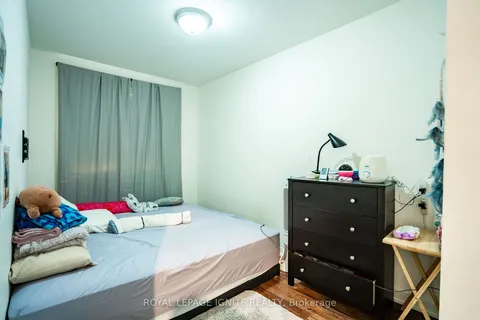 41 Longford Dr, Newmarket, ON L3Y 2Y6