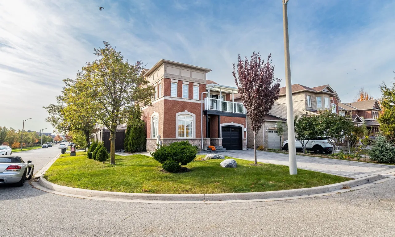 62 Legnano Cres, Vaughan, ON L4H 2B4