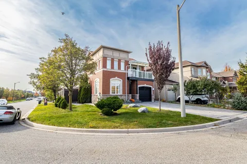 62 Legnano Cres, Vaughan, ON L4H 2B4