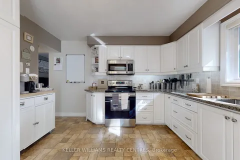 1081 Wildwood Dr, Newmarket, ON L3Y 2B6