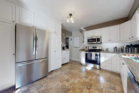 1081 Wildwood Dr, Newmarket, ON L3Y 2B6