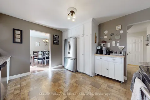 1081 Wildwood Dr, Newmarket, ON L3Y 2B6