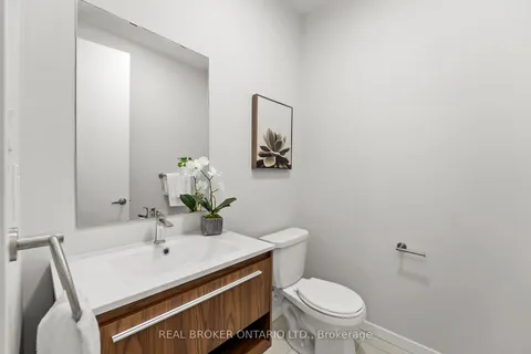 1230 Wellington St, Aurora, ON L4G 2C9