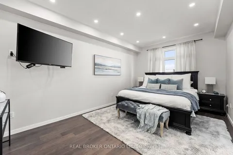 1230 Wellington St, Aurora, ON L4G 2C9