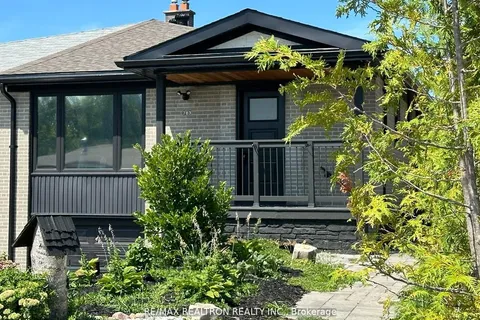 713 Sunnypoint Dr, Newmarket, ON L3Y 2Z7