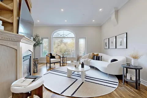 40 Rosemount Ave, Markham, ON L3T 6S7