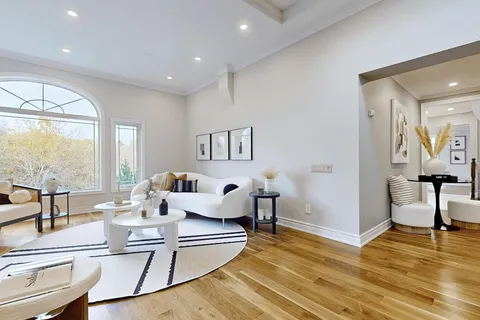 40 Rosemount Ave, Markham, ON L3T 6S7