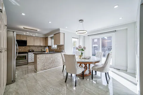 28 Mandel Cres, Richmond Hill, ON L4C 9Z1