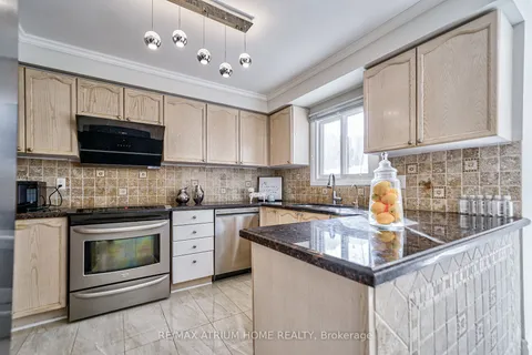 28 Mandel Cres, Richmond Hill, ON L4C 9Z1