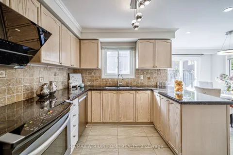 28 Mandel Cres, Richmond Hill, ON L4C 9Z1