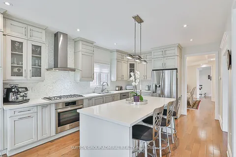 142 Larratt Lane, Richmond Hill, ON L4C 0E6