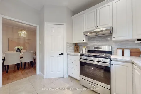 311 Sheridan Crt, Newmarket, ON L3Y 8P9